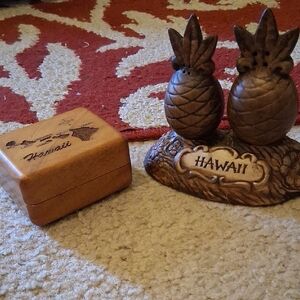 Hawaii Wooden Box And Pineapple Salt And Pepper Set